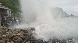 Hempasan gelombang yang mengakibatkan banjir rob (foto: istimewa)