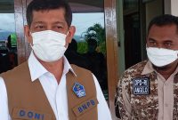 Kepala BNPB Doni Monardo di Bandara Frans Seda Maumere, Senin (5/4)