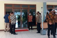Ruangan VIP Bandara Frans Seda Maumere dijaga ketat aparat keamanan, Jumat (9/4)
