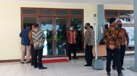 Ruangan VIP Bandara Frans Seda Maumere dijaga ketat aparat keamanan, Jumat (9/4)

