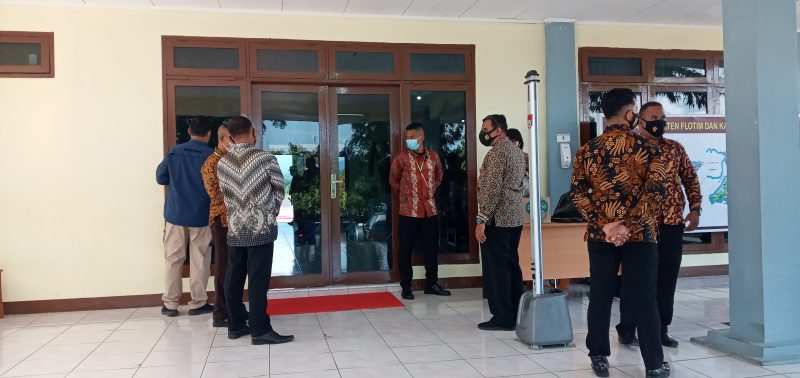 Ruangan VIP Bandara Frans Seda Maumere dijaga ketat aparat keamanan, Jumat (9/4)
