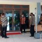 Ruangan VIP Bandara Frans Seda Maumere dijaga ketat aparat keamanan, Jumat (9/4)
