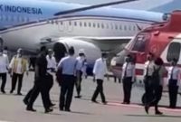 Presisen Jokowi tiba di Bandara Frans Seda, langsung menuju helikopter