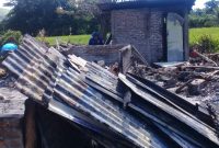 Bekas kebakaran di Dusun Mageloo Desa Reroroja, Minggu (11/4) dinihari (foto: istimewa)