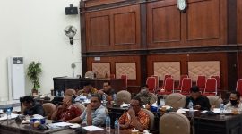 Sejumlah anggota DPRD Sikka mengikuti RDP bersama Bagian Umum Setda Sikka, Senin (12/4)