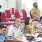 Sirilus Mbabho sebagai wakil warga saat RDP bersama DPRD Sikka, Selasa (13/4)