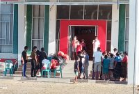 Sejumlah warga menjalani karantina terpusat di Gedung SCC