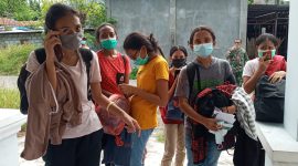 Pelajar SMAK John Paul berada di lokasi karantina terpusat, Senin (26/4)