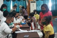 Suasana pembayaran ganti rugi lahan Bendungan Napun Gete, Selasa (27/4)