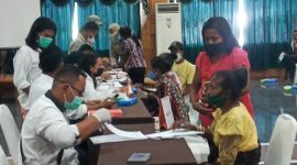Suasana pembayaran ganti rugi lahan Bendungan Napun Gete, Selasa (27/4)