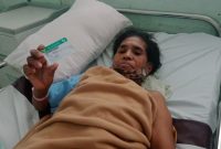 Rosa Paji usai menjalani operasi tumor lutut, memperlihatkan KIS
