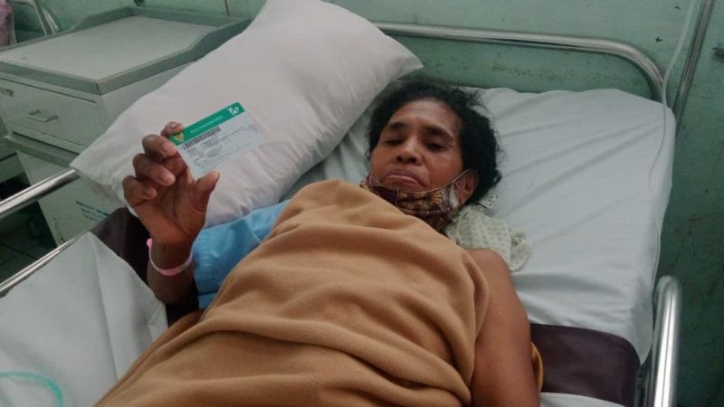 Rosa Paji usai menjalani operasi tumor lutut, memperlihatkan KIS
