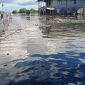 Air laut merendam pemukiman rumah penduduk di Desa Semparong, Rabu (31/3) (foto: istimewa)