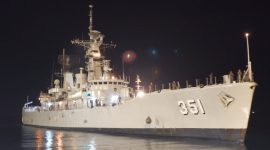 KRI 351 Ahmad Yani tiba di Pelabuhan Laurens Say Maumere