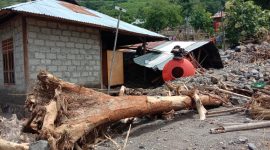 Badai Seroja meluluhlantakkan sejumlah daerah di NTT, Minggu (4/4) (foto: istimewa)
