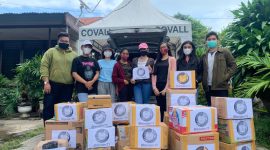 Alumni Smater Angkatan 11 pose bersama sebelum menyerahkan 21 koli bantuan bencana, Kamis (8/4) (foto: istimewa)