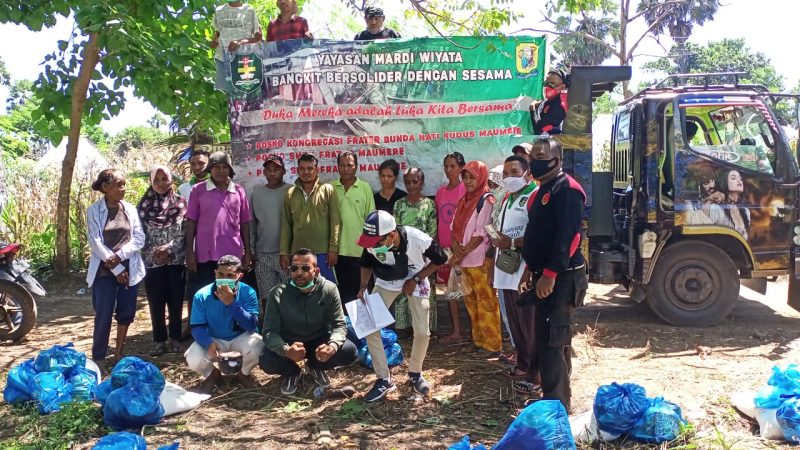 Aksi sosial Mardiwiyata Maumere kepada korban terdampak bencana di Desa Waowala
