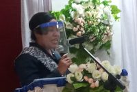 Martina Pali sedang memaparkan visi misi kepada peserta Muscab IV IBI Sikka, Senin (24/5), di Aula Heinrich