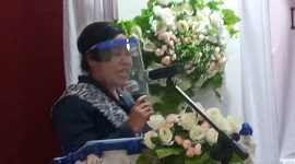 Martina Pali sedang memaparkan visi misi kepada peserta Muscab IV IBI Sikka, Senin (24/5), di Aula Heinrich