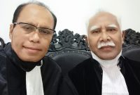 Marianus Gaharpung dan Nicko Rihi selaku penasihat hukum terdakwa Nicko Rihi