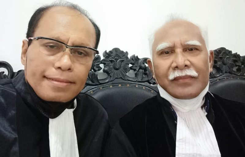 Marianus Gaharpung dan Nicko Rihi selaku penasihat hukum terdakwa Nicko Rihi