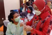 Direktur Informasi dan Komunikasi Perekonomian dan Maritim Septriana Tangkary sedang berada di stand Aja Luk, Sabtu (1/5)
