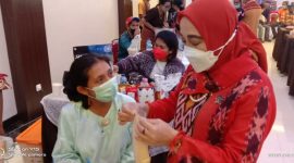 Direktur Informasi dan Komunikasi Perekonomian dan Maritim Septriana Tangkary sedang berada di stand Aja Luk, Sabtu (1/5)
