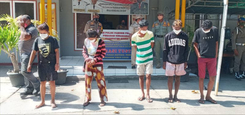 Inilah 5 orang yang digebrek dari sebuah kontrakan di Kelurahan Kota Uneng, Kamis (3/6)