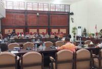 Suasana rapat internal DPRD Sikka, Selasa (8/6)
