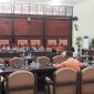 Suasana rapat internal DPRD Sikka, Selasa (8/6)