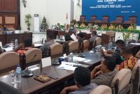 Suasana Rapat Kerja antara DPRD Sikka dan Bupati Sikka terkait pinjaman daerah, Senin (15/6)