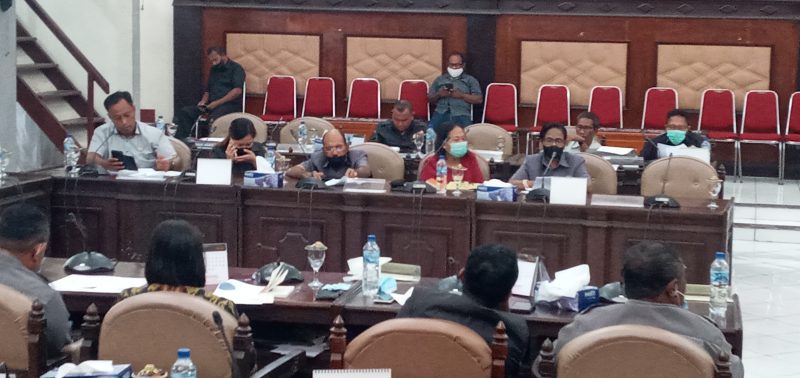 Suasana Rapat Kerja dengan agenda pinjaman daerah antara DPRD Sikka dan Pemkab Sikka, Selasa (15/6) 