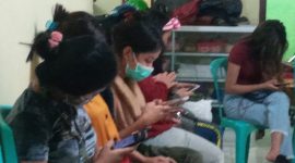 Anak-anak di bawah umur pekerja pada sejumlah pub di Maumere sedang berada di TRuK Maumere, Selasa (15/6) malam