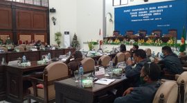 Suasana rapat paripurna di DPRD Sikka, Selasa (22/6)