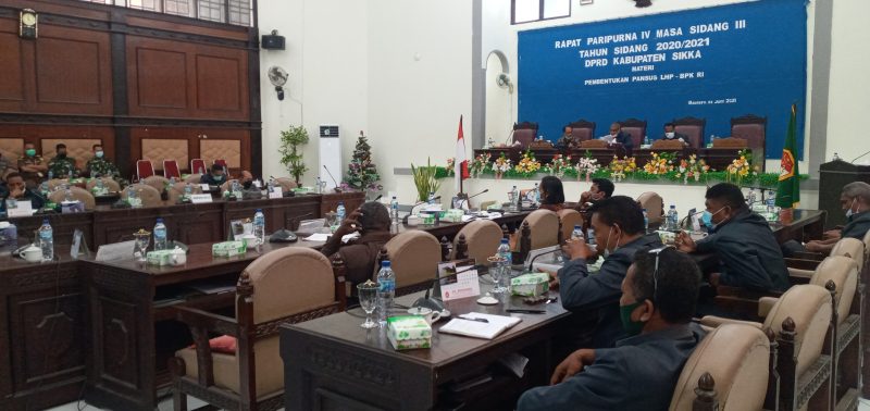 Suasana rapat paripurna di DPRD Sikka, Selasa (22/6)