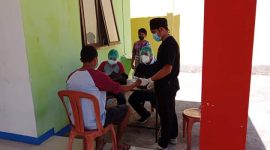 Pemeriksaan kesehatan warga karantina pada lokasi karantina terpusat di Jalan Alpokat, Rabu (30/6) (foto: istimewa)