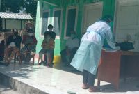 Suasana rapid antigen massal di Kantor Desa Habi, Kamis (24/6) (foto: istimewa)