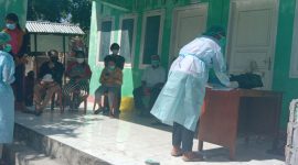 Suasana rapid antigen massal di Kantor Desa Habi, Kamis (24/6) (foto: istimewa)