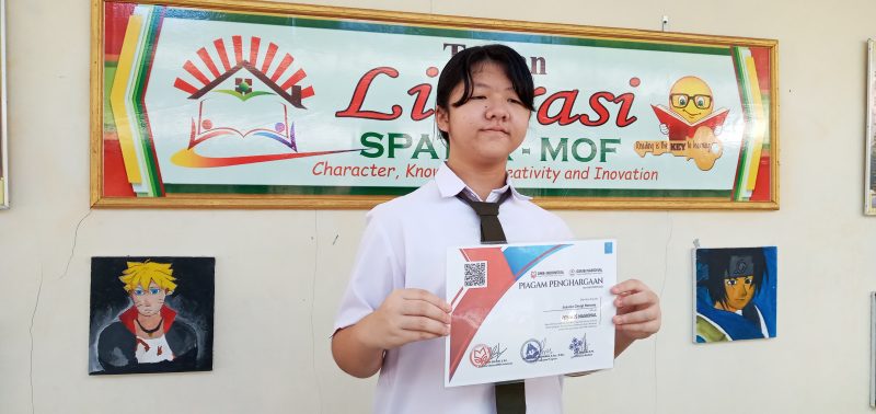 Jessica Cheryl Hartono, pelajar Kelas VIII SMPK Frater Maumere