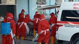 Aktifitas petugas pemakaman jenazah beberapa waktu lalu