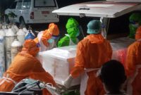 Jenazah SA diberangkatkan ke TPK Covid, Rabu (7/7) malam