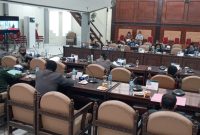 Suasana sidang paripurna di DPRD Sikka, Senin (12/7)