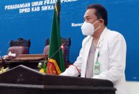 Ketua IDI Sikka Dokter Mario Nara membacakan pernyataan sikap dan tuntutan dalam forum RDP bersama DPRD Sikka, Senin (12/7) 