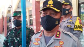 Kapolda NTT Irjen Pol Lotharia Latif memberikan keterangan kepada wartawan di Mapolres Sikka, Selasa (27/7)