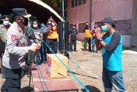 Kapolda NTT Irjen Pol Lotharia Latif saat dialog dengan Yunus Atabara, Selasa (27/7)