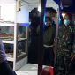 Dandim Sikka menyambangi sebuah warung makan di Kekurahan Nangameting, Selasa (27/7) malam