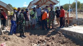 Sejumlah aparat TNI Polri dan BPBD Sikka sedang berada pada sebuah makam yang diduga jenazah Covid hilang, Kamis (29/7) 