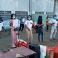 Suasana pemulangan 16 warga karantina di belakang SIC, Kamis (29/7)