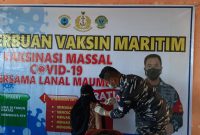 Vaksinasi gratis dari Lanal Maumere di Desa Nita, Sabtu (3/7) (foto: istimewa)
