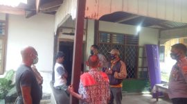 Suasana di rumah duka pasien yang meninggal akibat Covid, Minggu (4/7) (foto: istimewa)